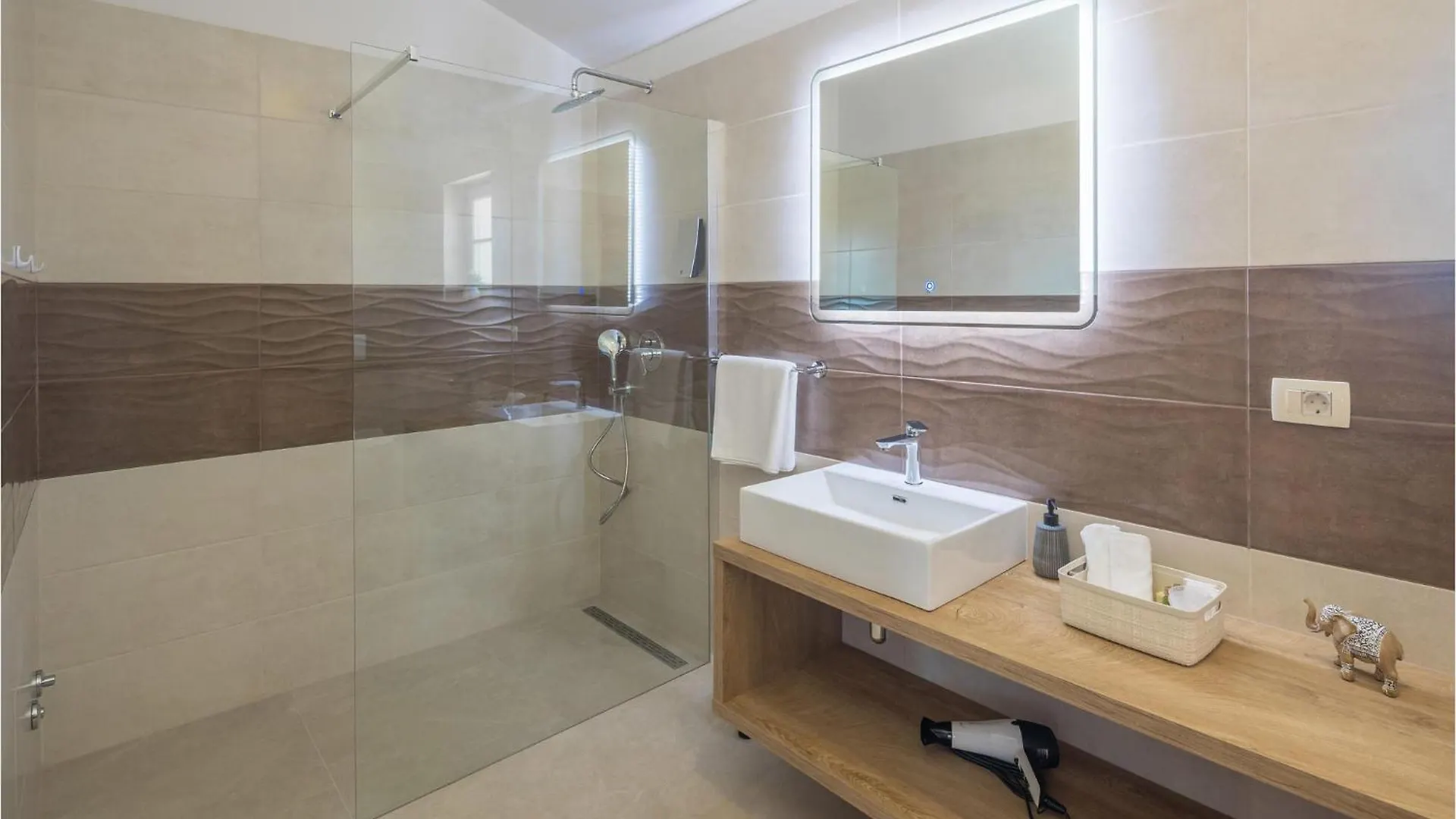 Stunning Home In Umag With Wifi 펜션