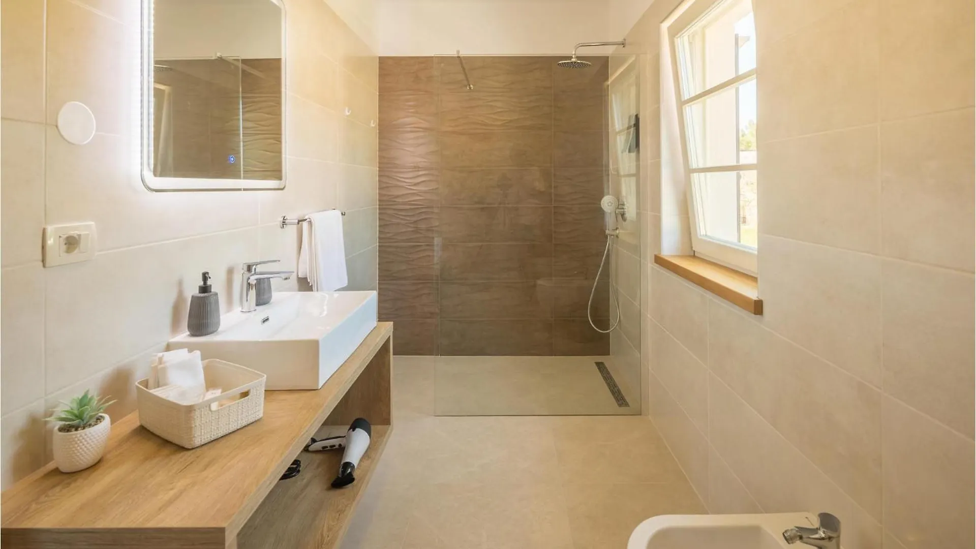 Stunning Home In Umag With Wifi
